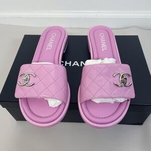 New Chanel 23P Patent Leather CC Turnlock Slides Sandal